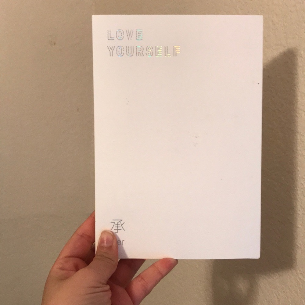 BTS HER album “V” version